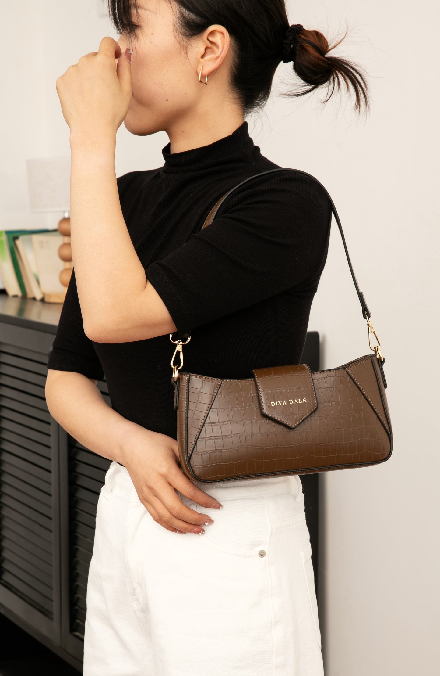 Croc-Embossed Shoulder Bag – Brown Edition