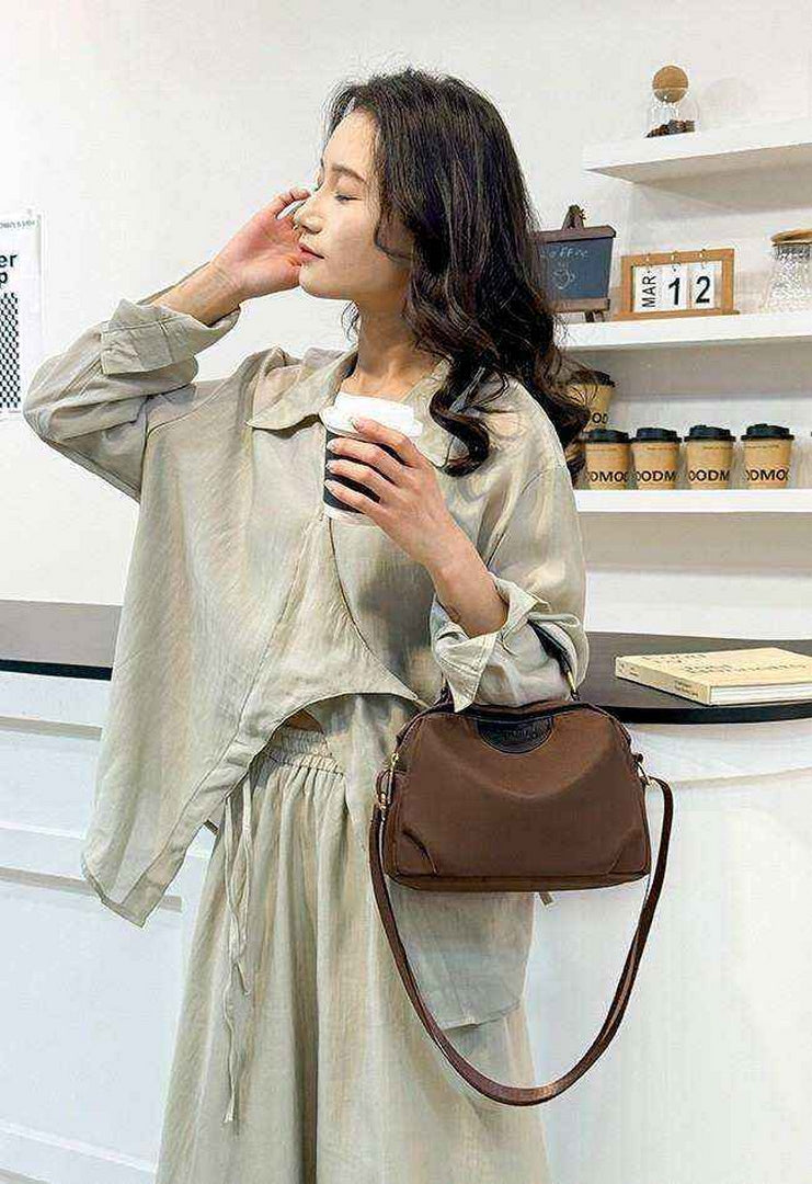 Casual Multi-Pocket Crossbody Bag – Brown Edition