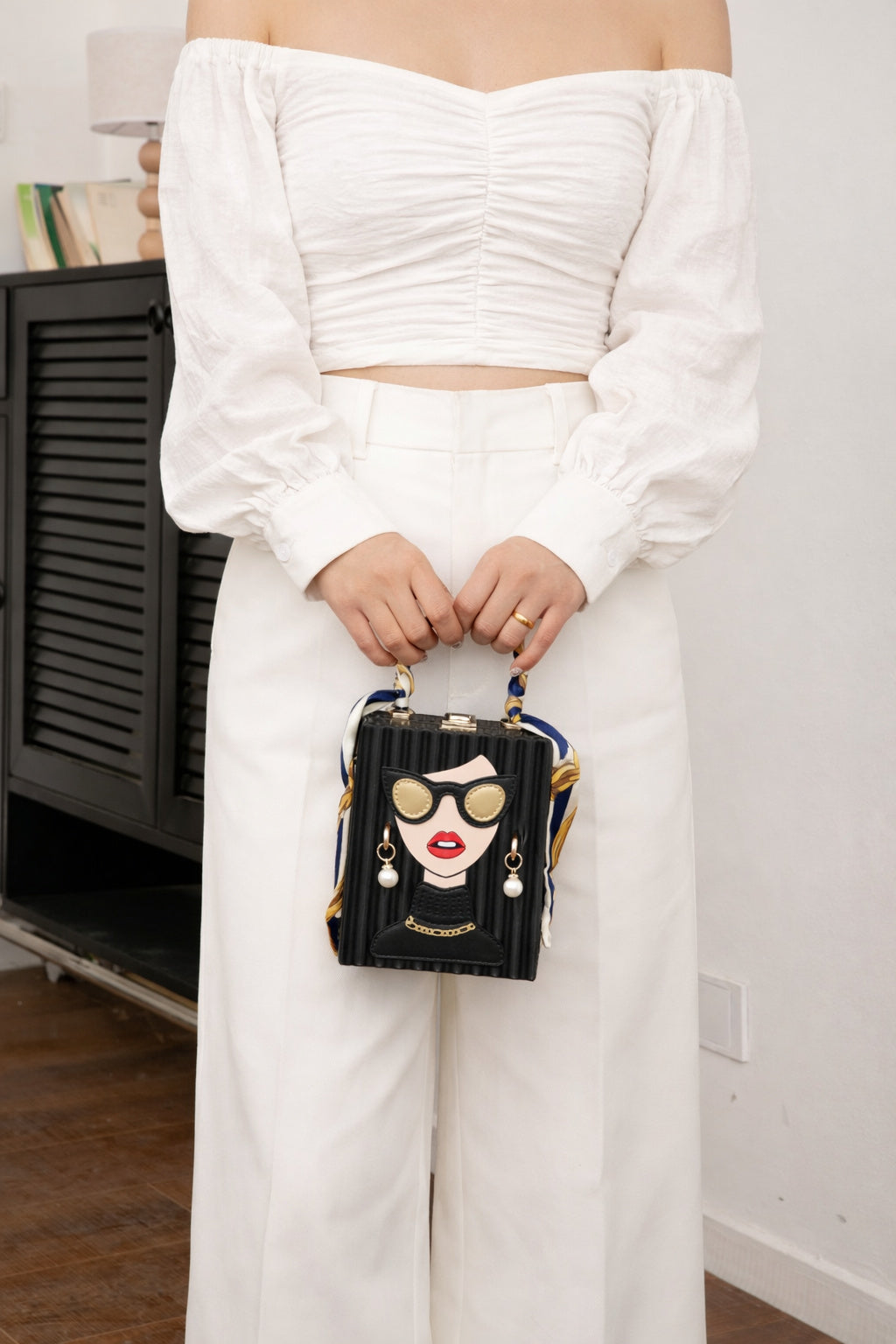 Chic Graphic Box Bag – Black Edition
